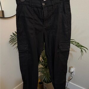 Women’s cropped black cargo